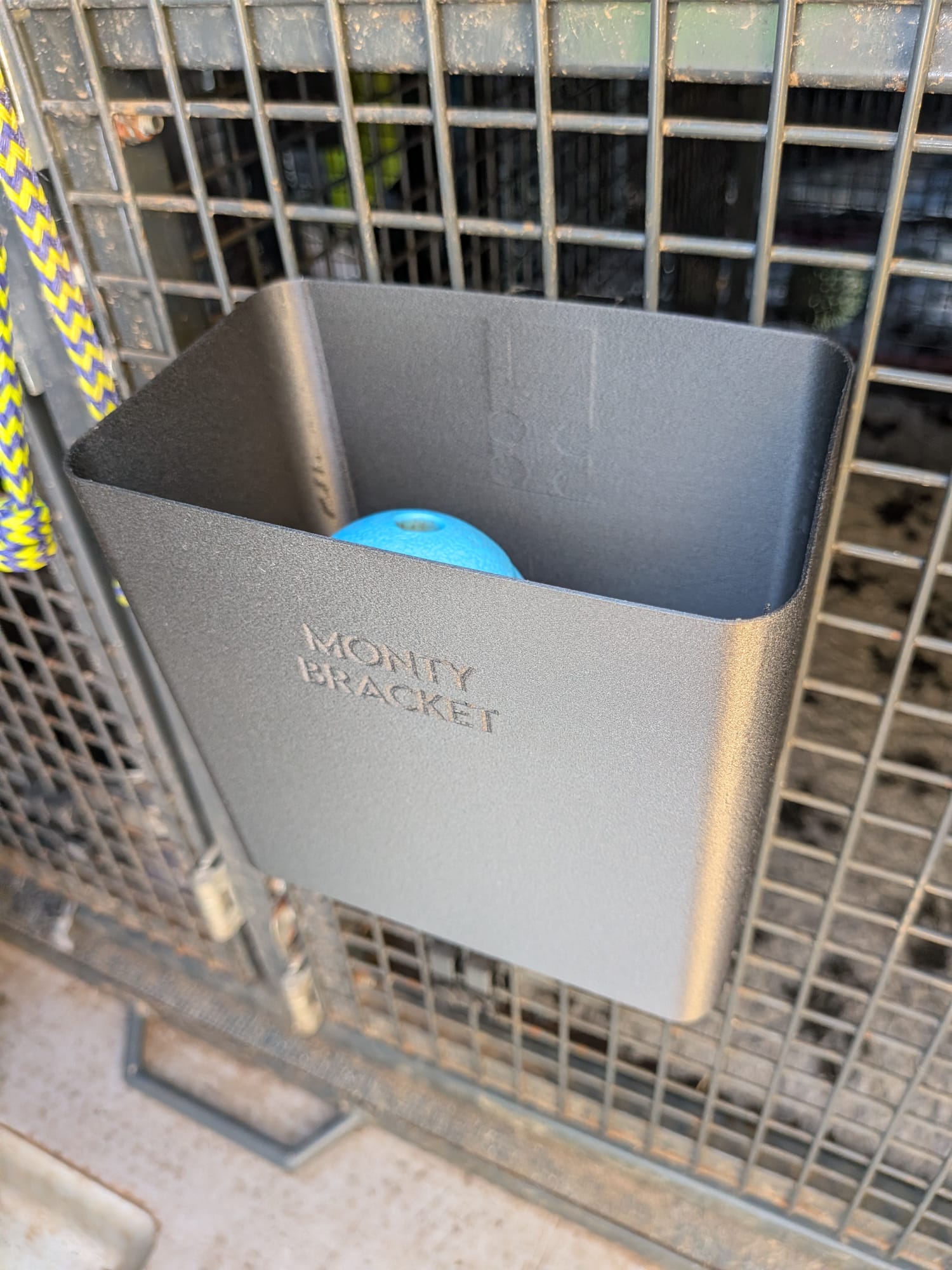 Monty Bracket Storage Bucket