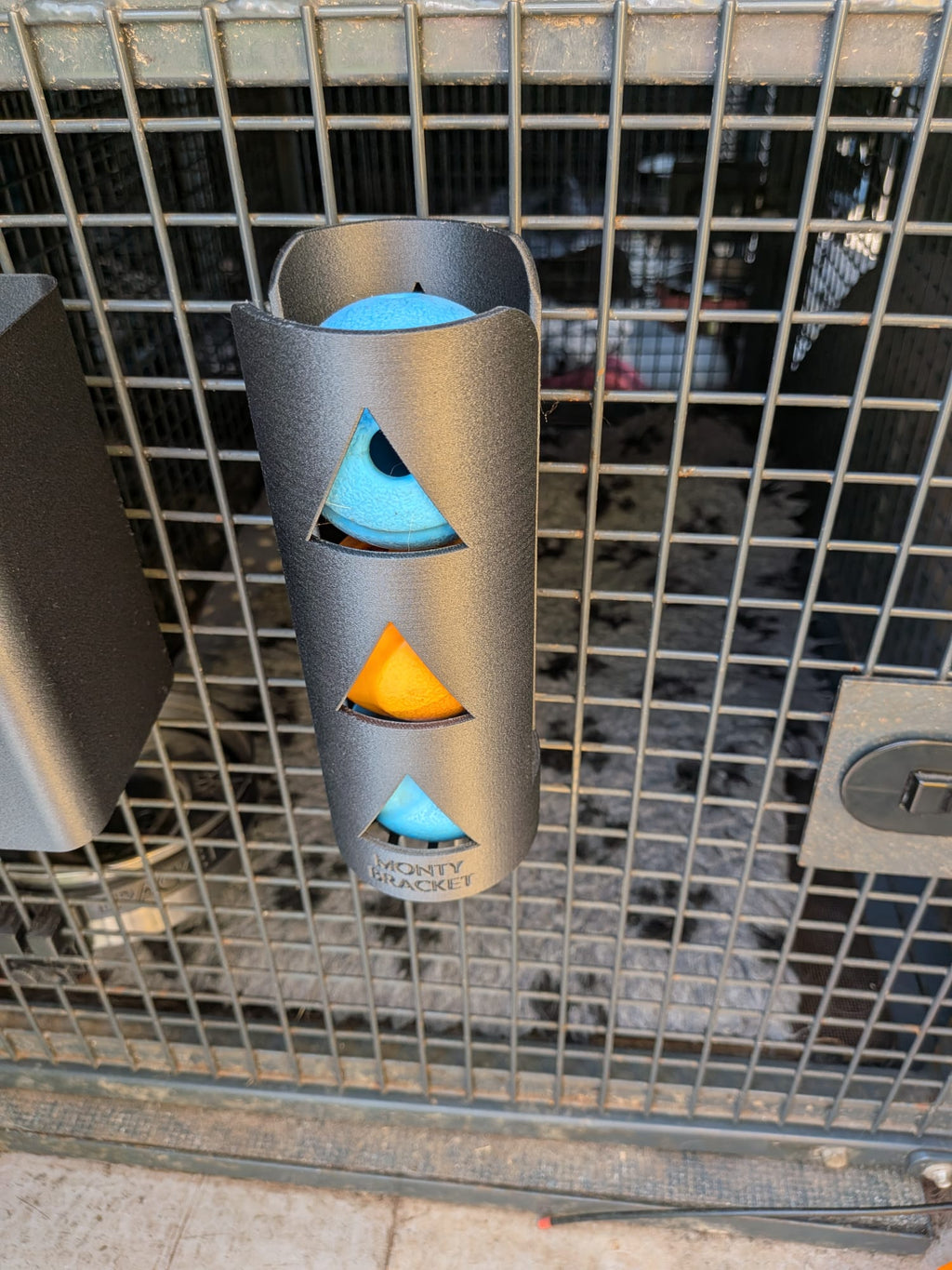 Monty Bracket Ball Dispenser v2.0