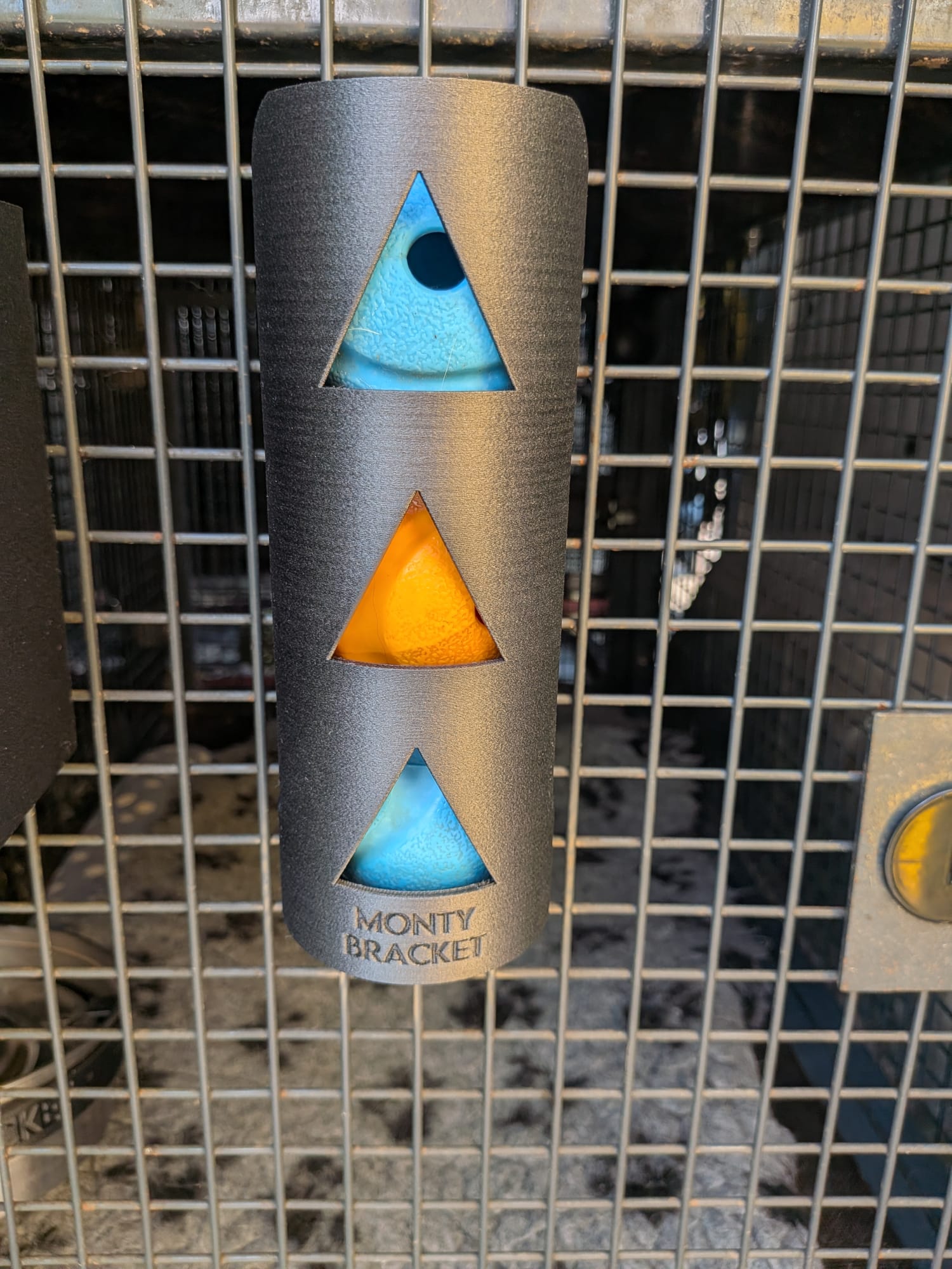 Monty Bracket Ball Dispenser v2.0